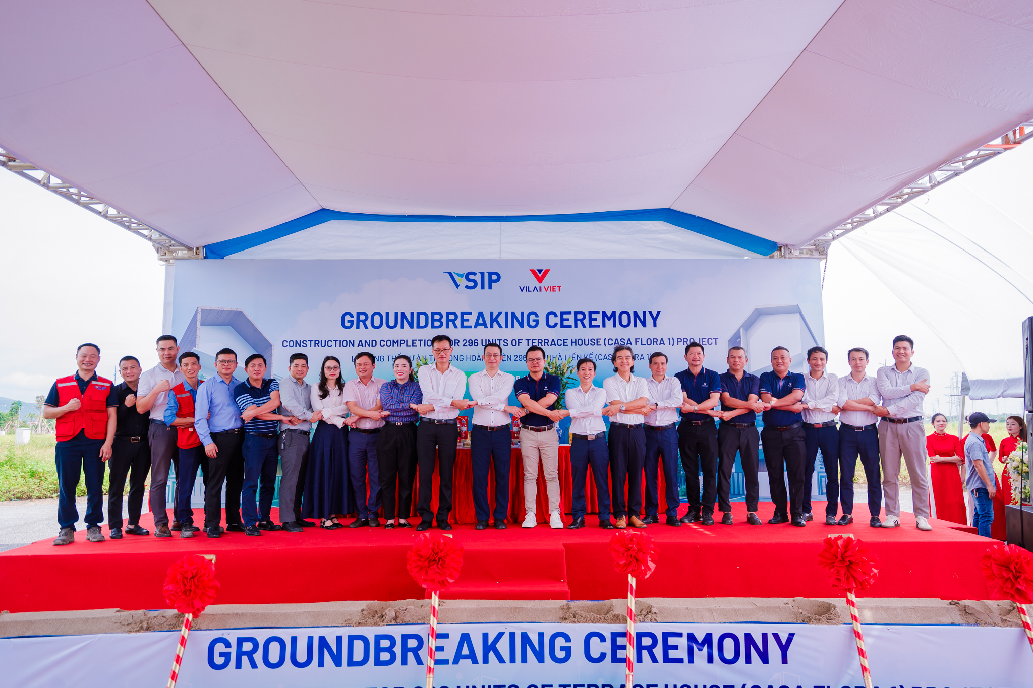 Buổi lễ có sự tham gia của đại diện Vilai Việt, VSIP Nghệ An, cùng nhiều vị khách quý.